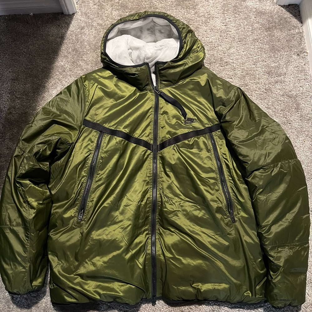 NIKE TECH GREEN JACKET
